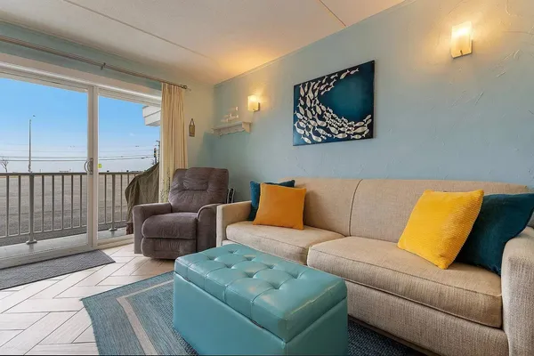 $2,000 | 933 Ocean Boulevard, Unit 106, Hampton, NH 03842