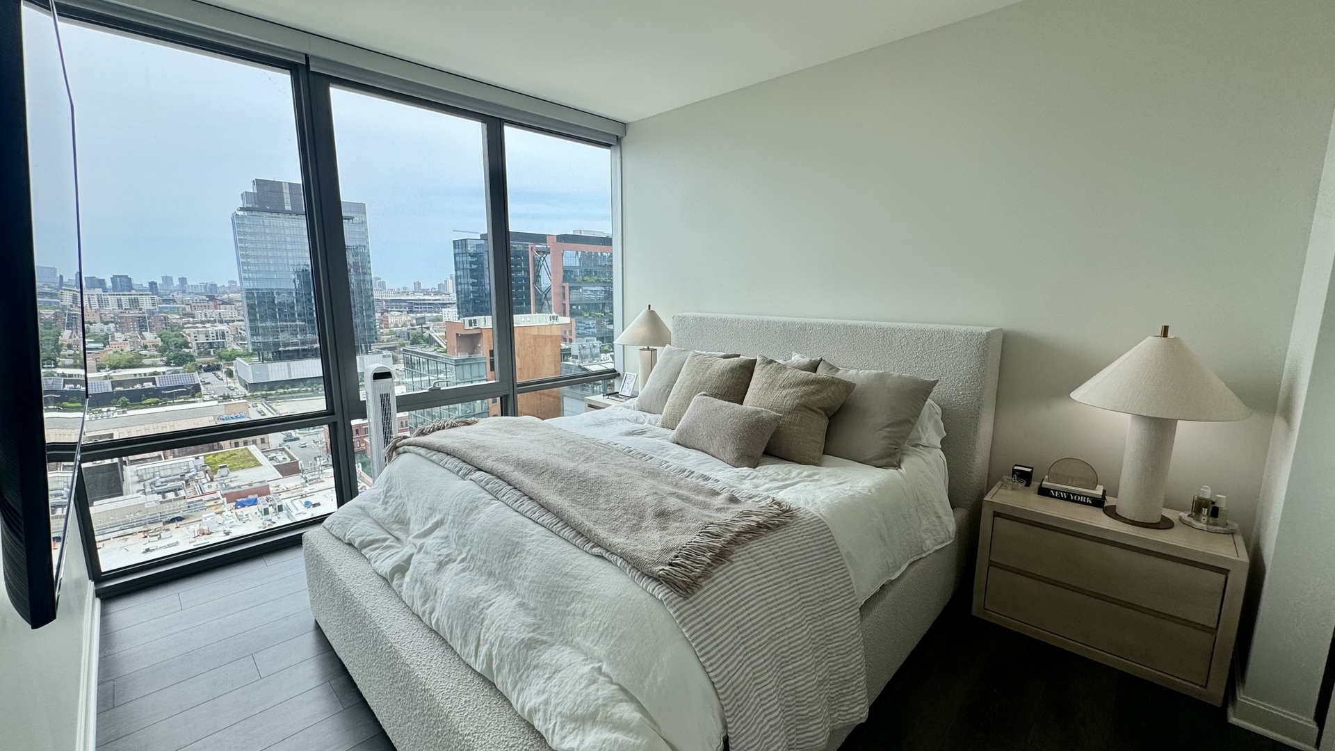 164 North Peoria Street, Unit 1902 Chicago, IL 60607 - Photo 7 of 18