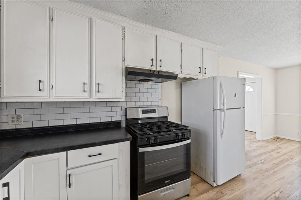 10209 Hillcrest Road Kansas City, MO 64134 - Photo 11 of 38