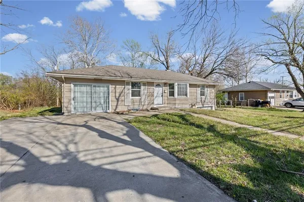 $175,000 | 10209 Hillcrest Road, Kansas City, MO 64134