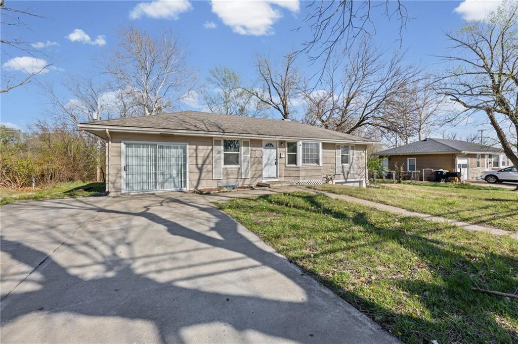 10209 Hillcrest Road Kansas City, MO 64134 - Photo 2 of 38