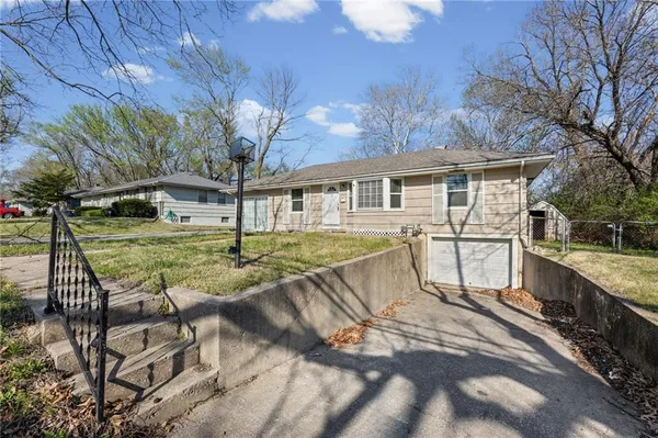 $175,000 | 10209 Hillcrest Road, Kansas City, MO 64134