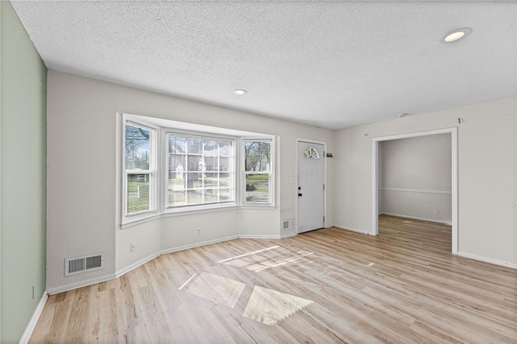 10209 Hillcrest Road Kansas City, MO 64134 - Photo 5 of 38