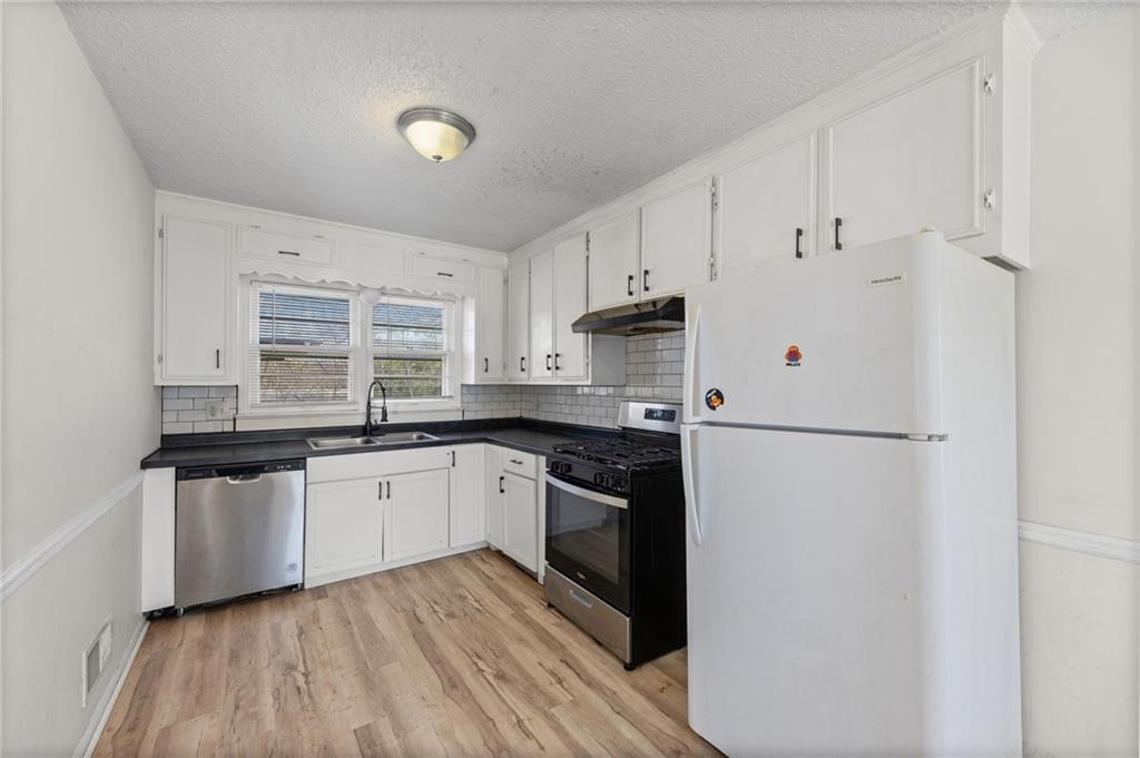 10209 Hillcrest Road Kansas City, MO 64134 - Photo 9 of 38