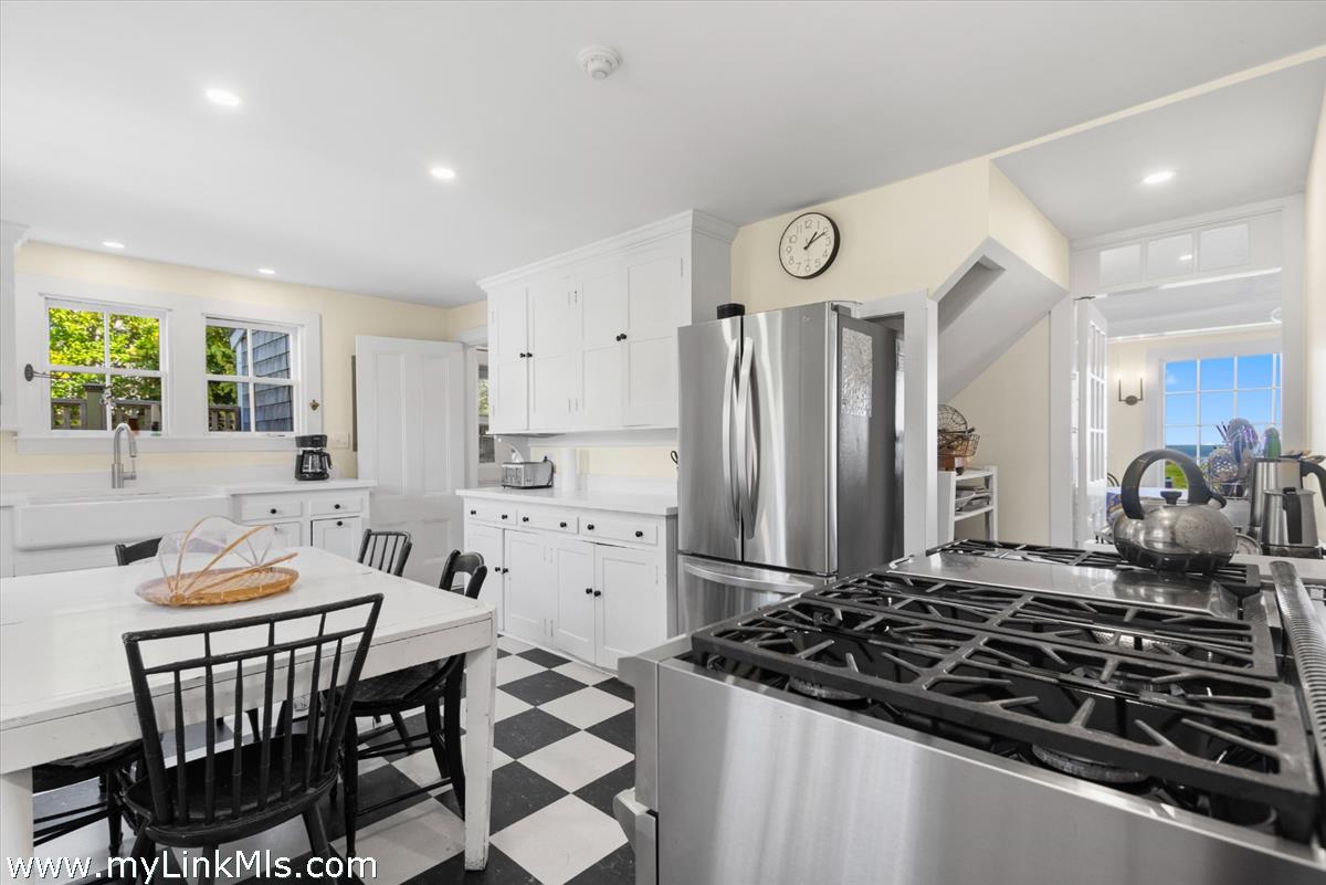 33 Shell Street Nantucket, MA 02554 - Photo 18 of 60