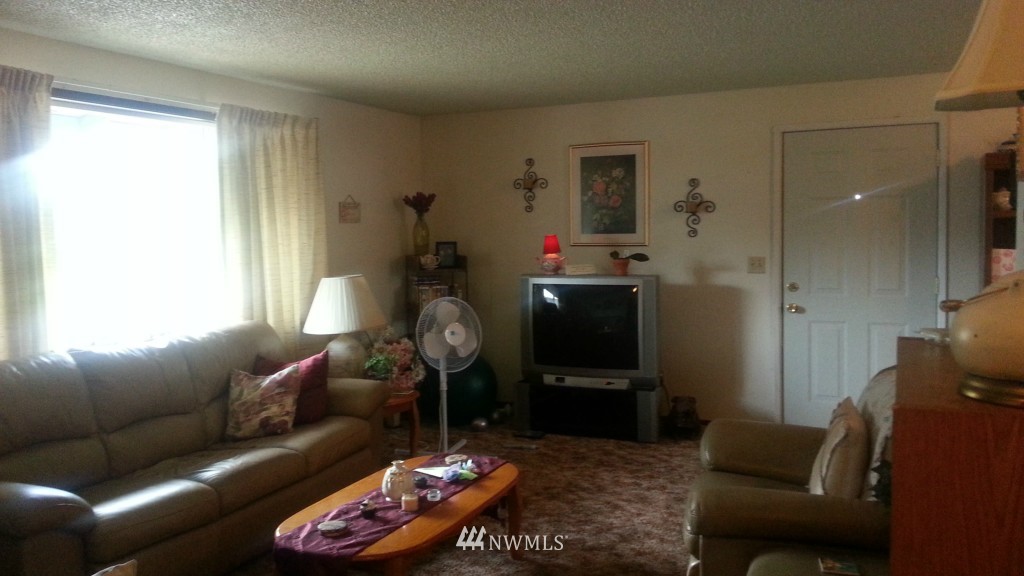 8440 178th Avenue Southwest Rochester, WA 98579 - Photo 8 of 15 a living room with furniture and a window