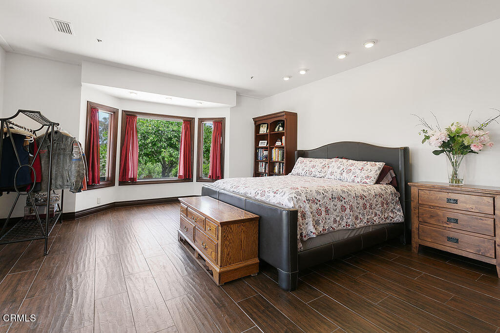 95 Avocado Place Camarillo, CA 93010 - Photo 38 of 74 a bedroom with a large bed and a large window