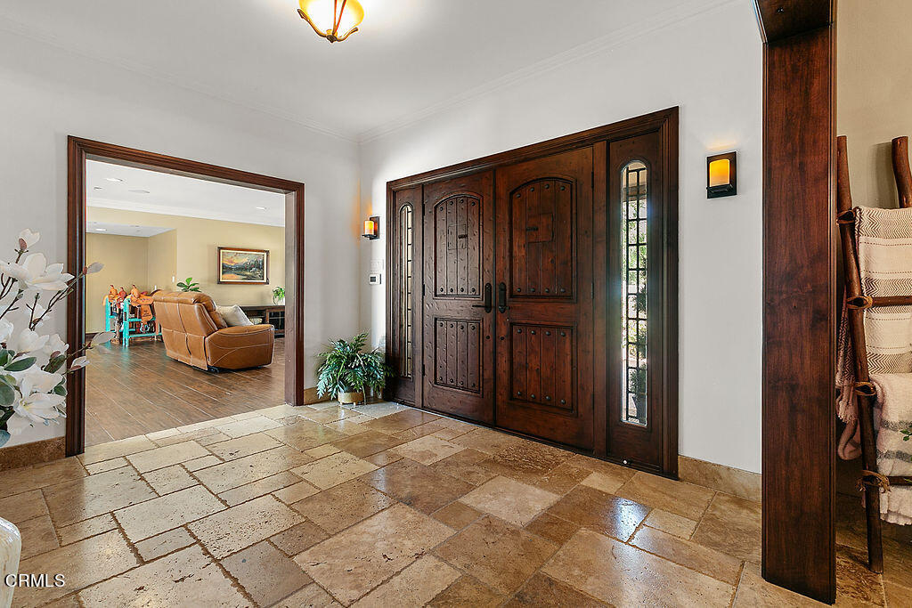 95 Avocado Place Camarillo, CA 93010 - Photo 8 of 74 95Avocado_July21,2023_0015