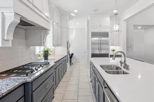 $1,250,000 | 405 Point Vista Drive, Aledo, TX 76008