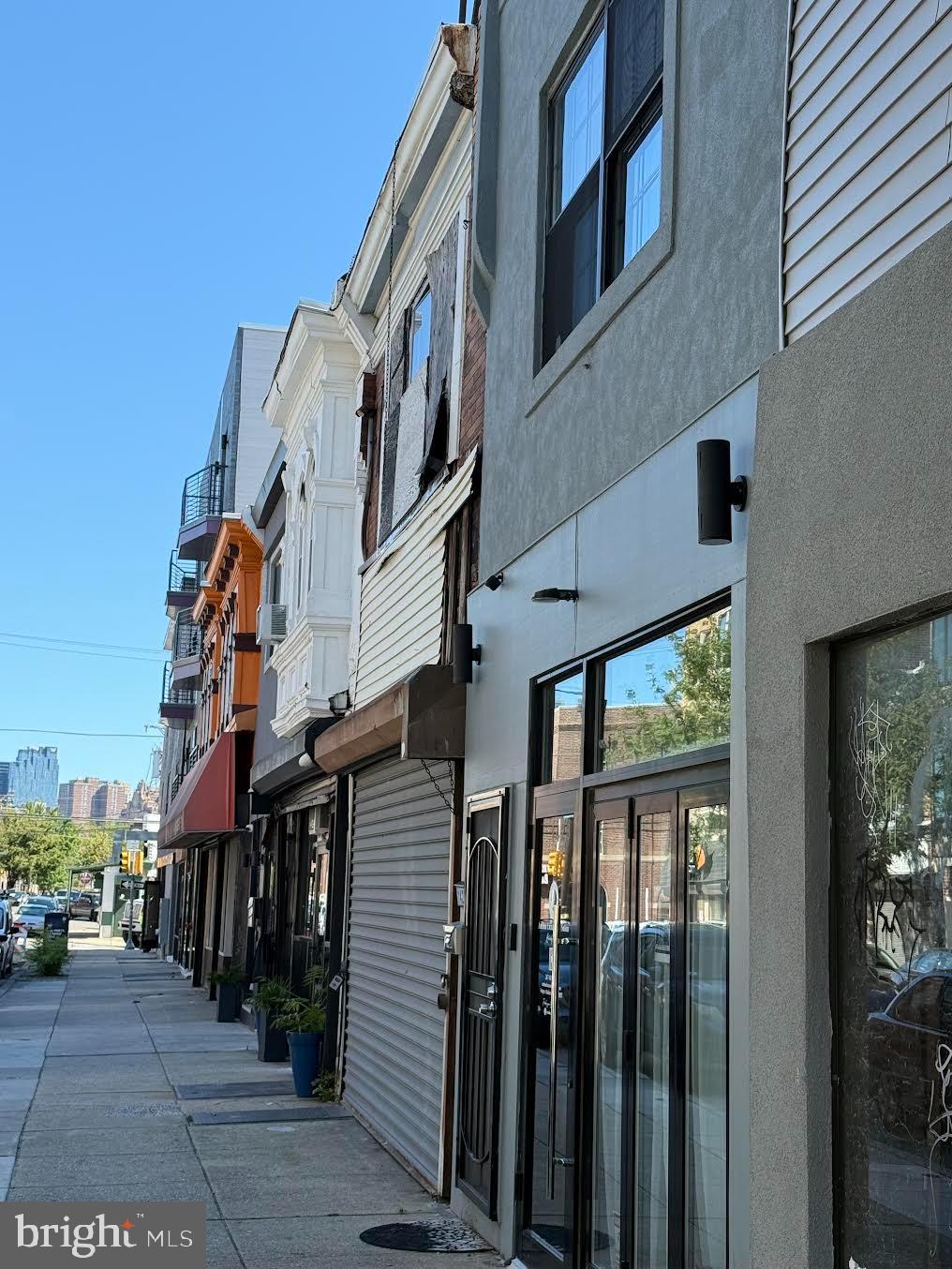 1421 Point Breeze Avenue Philadelphia, PA 19146 - Photo 2 of 4 a view of buildings