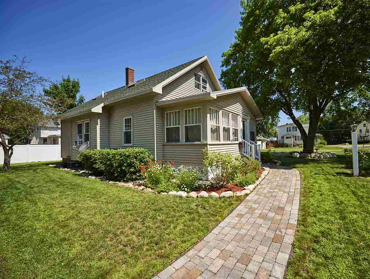 20 2nd Street Rochester, NH 03867 - Photo 2 of 32