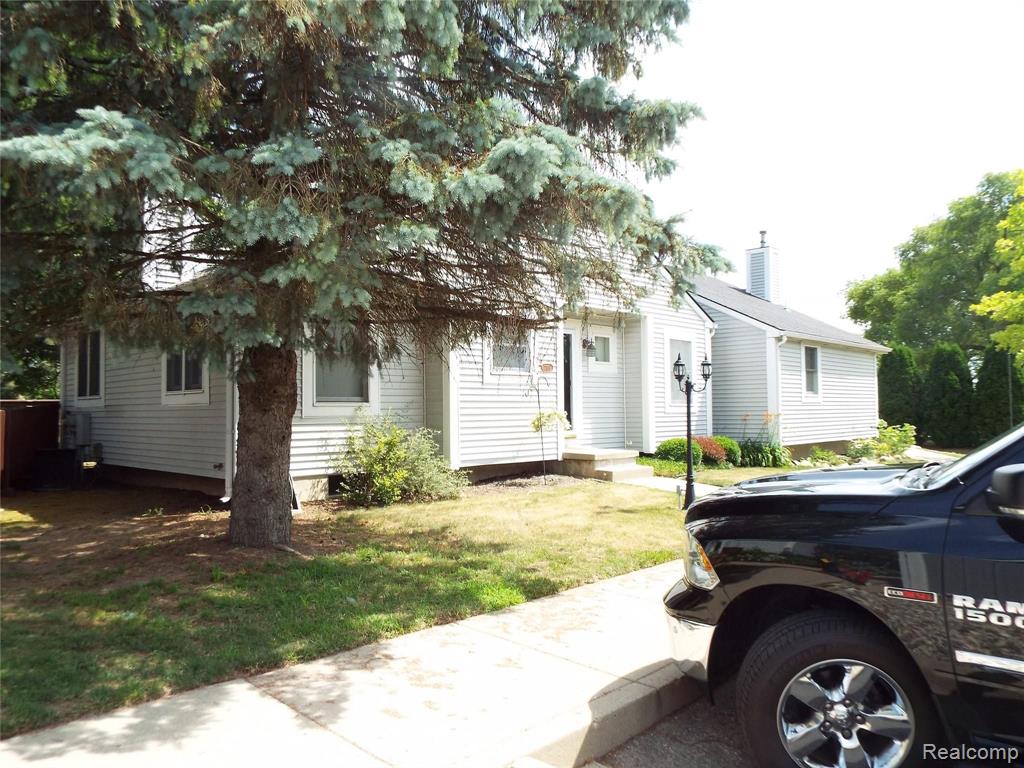 2191 North Milford Road Highland, MI 48357 - Photo 2 of 35