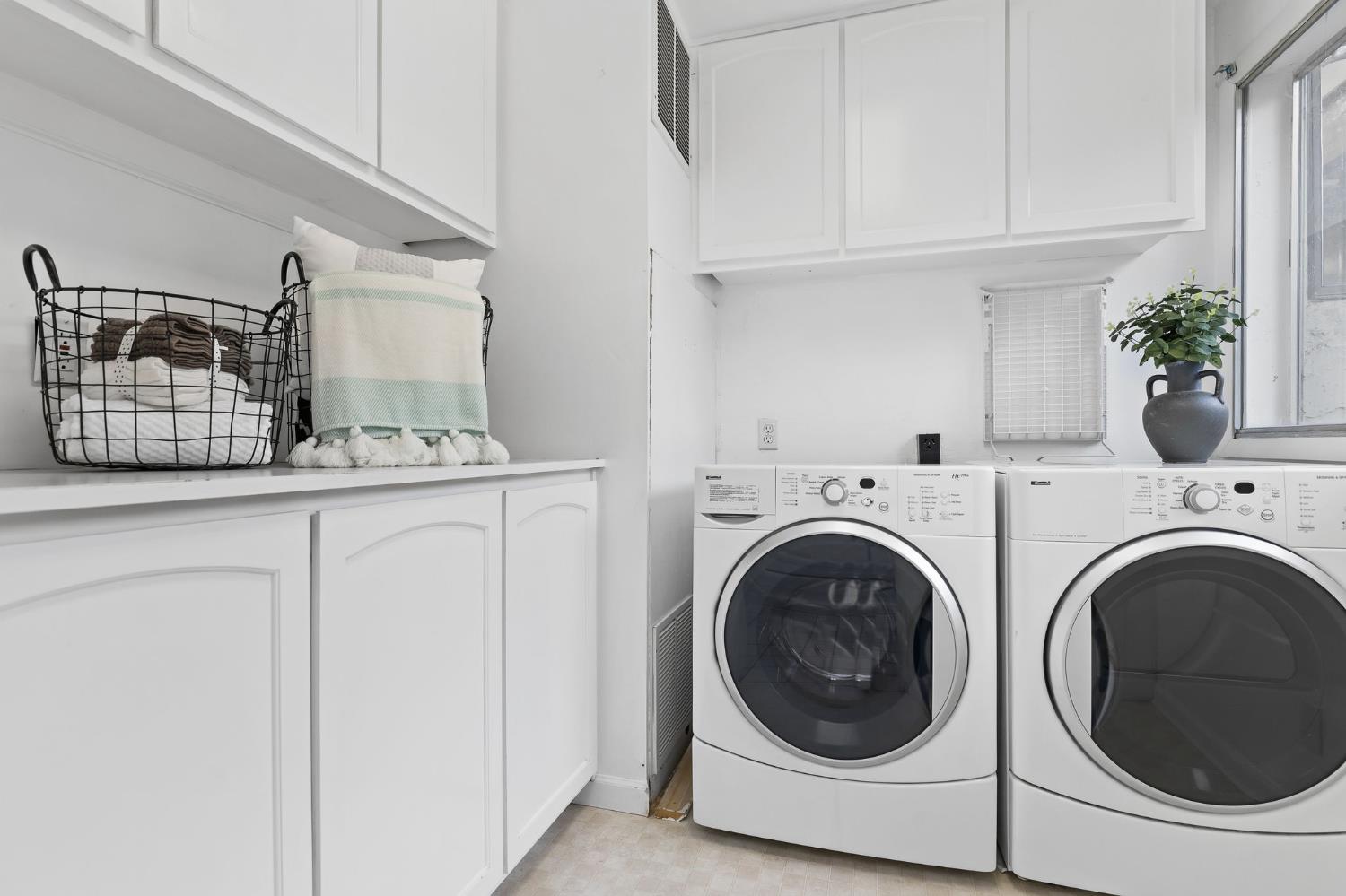 225 Flood Road Auburn, CA 95603 - Photo 17 of 30 a utility room with dryer and washer