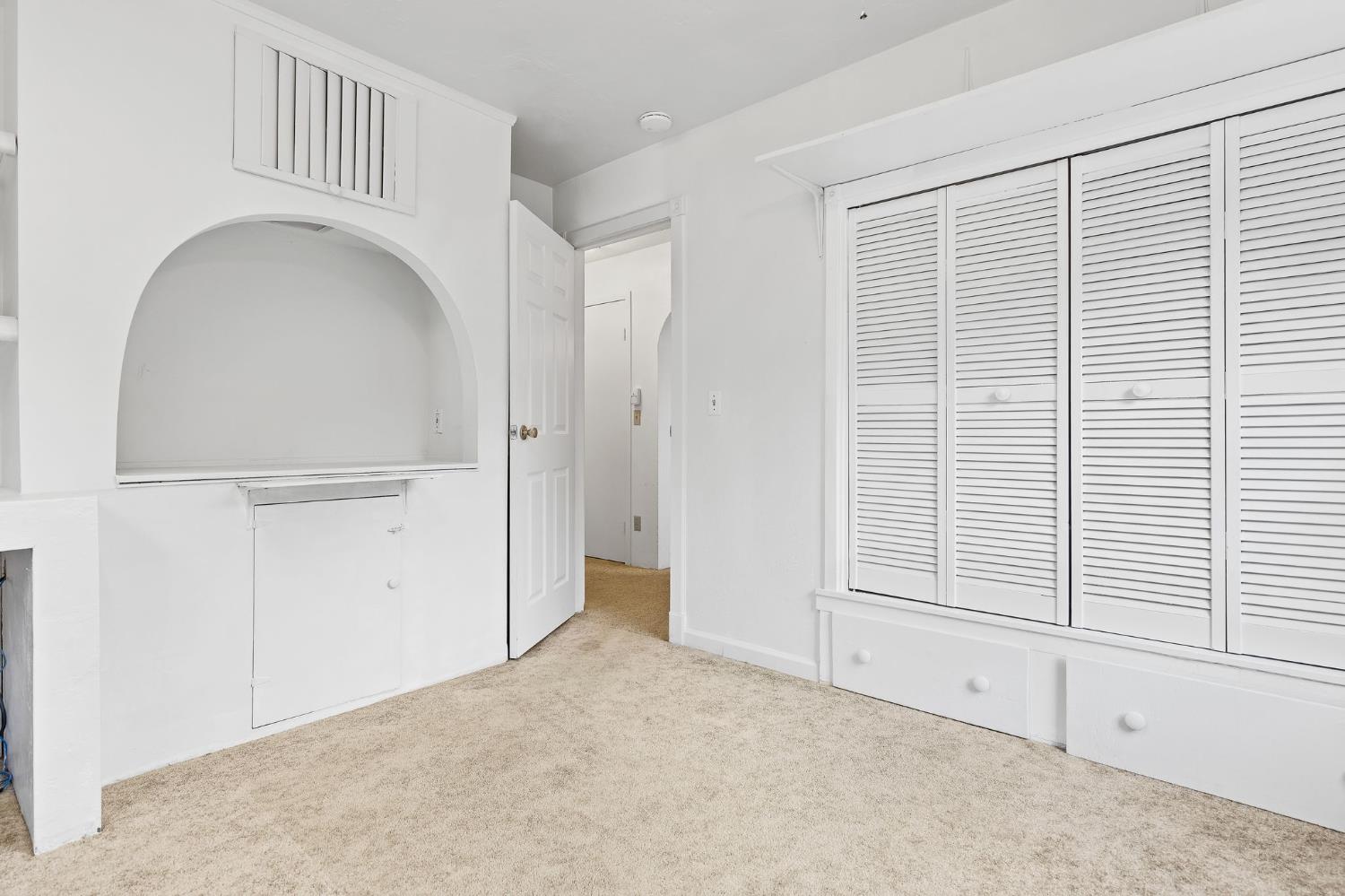 225 Flood Road Auburn, CA 95603 - Photo 18 of 30 an empty room with windows