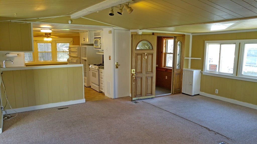 10 Myrtle Street Clinton, MA 01510 - Photo 4 of 24 Gallery Image 4