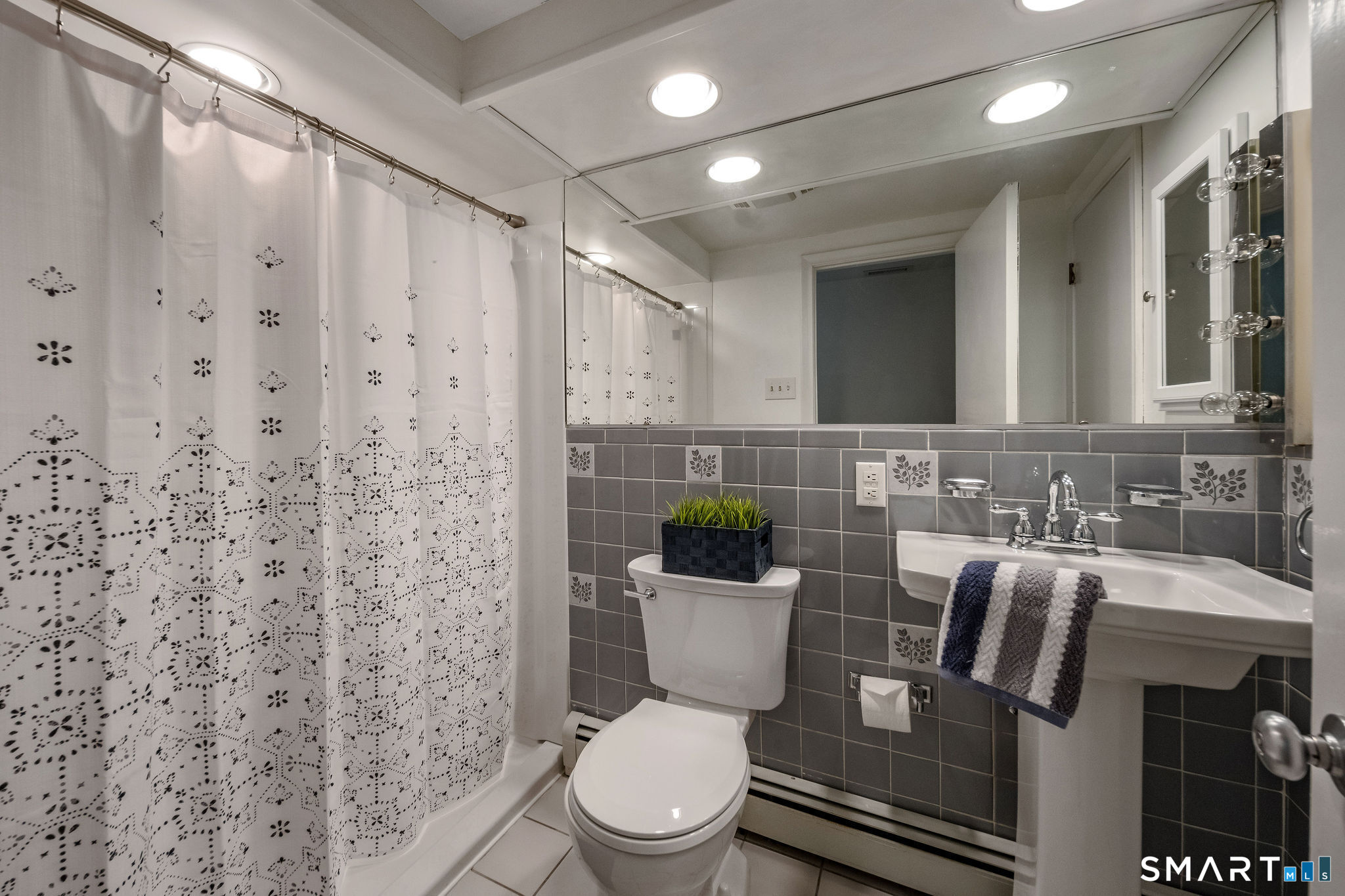 40 Puritan Lane Madison, CT 06443 - Photo 20 of 39 Second Floor Hall Bathroom