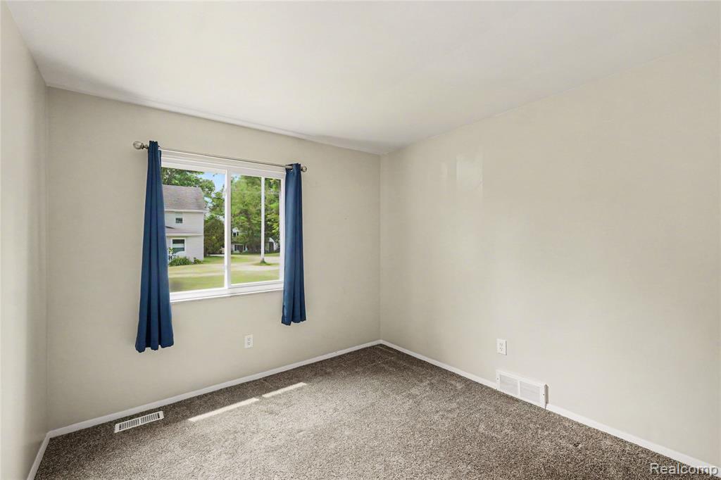 606 Hickory Street Fenton, MI 48430 - Photo 14 of 21