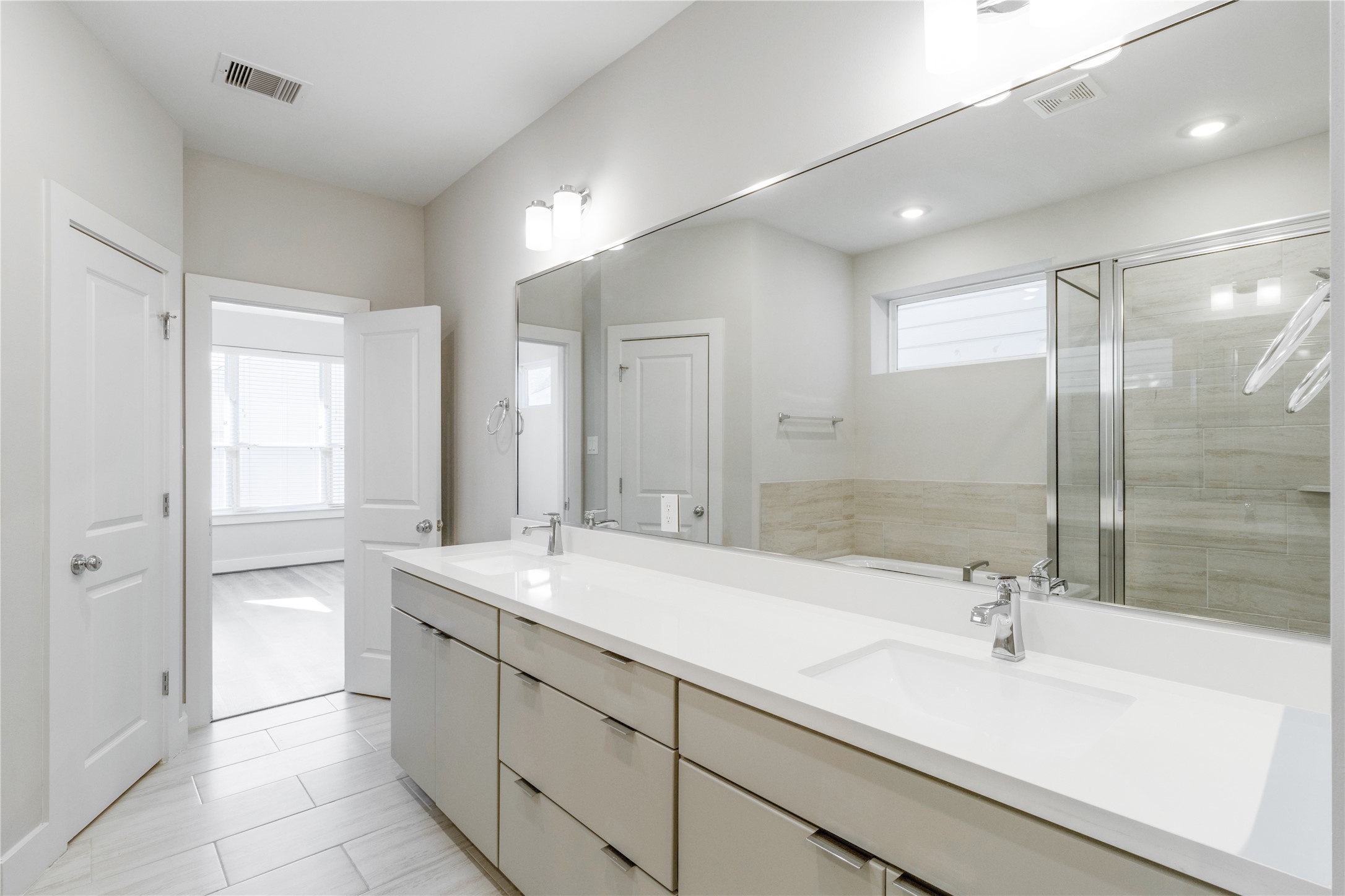 1250 North Post Oak Road, Unit C Houston, TX 77055 - Photo 19 of 31 Gallery Image 19