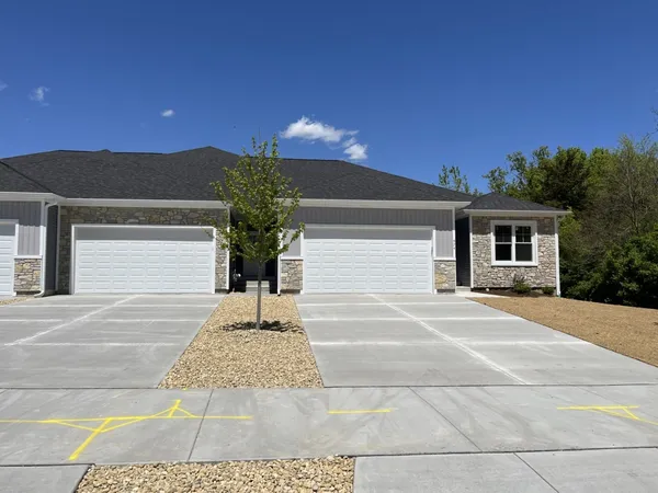 $2,650 | 974 Meadow Lane, Marengo, IL 60152