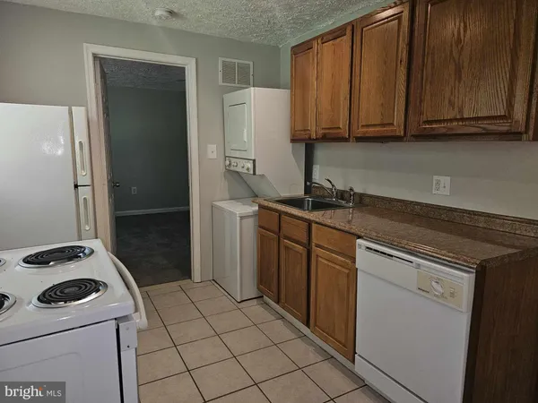 $1,200 | 144 Hillcrest Drive, Unit 24, Fredericksburg, VA 22401