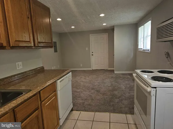 $1,200 | 144 Hillcrest Drive, Unit 24, Fredericksburg, VA 22401