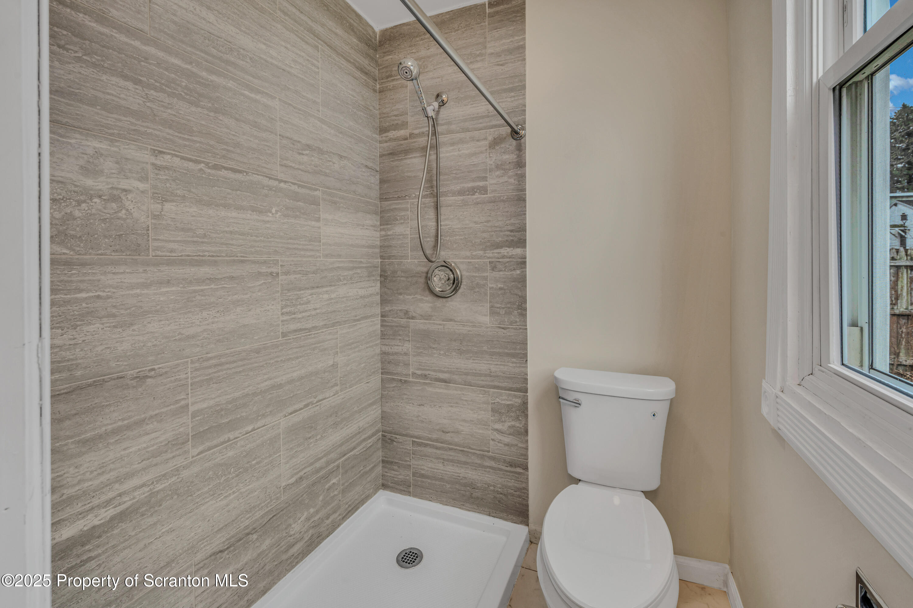 918 Maple Street, Unit 1 Scranton, PA 18505 - Photo 5 of 17 Maple_-13