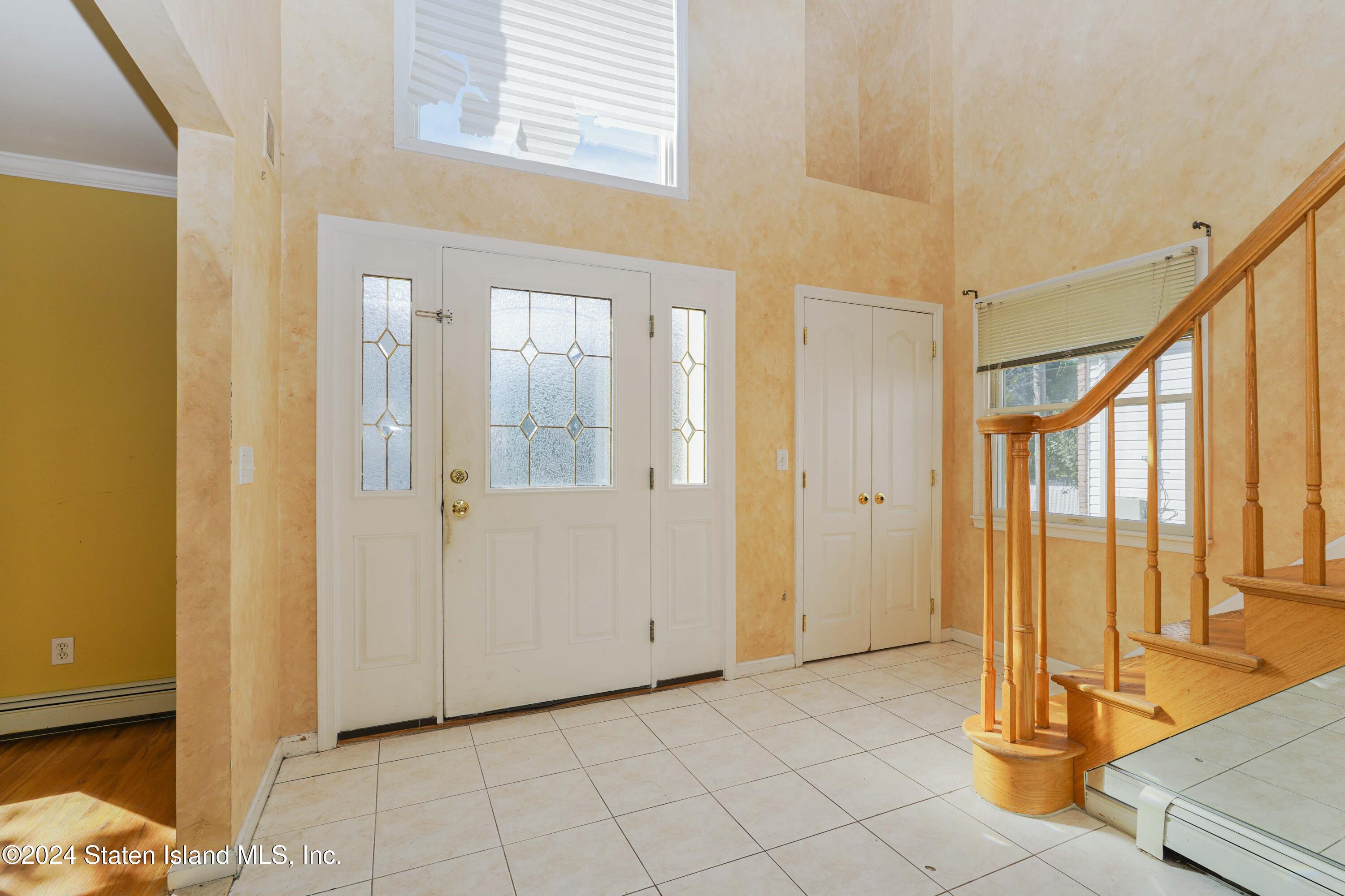 19 Rigimar Court Staten Island, NY 10309 - Photo 15 of 21 Foyer