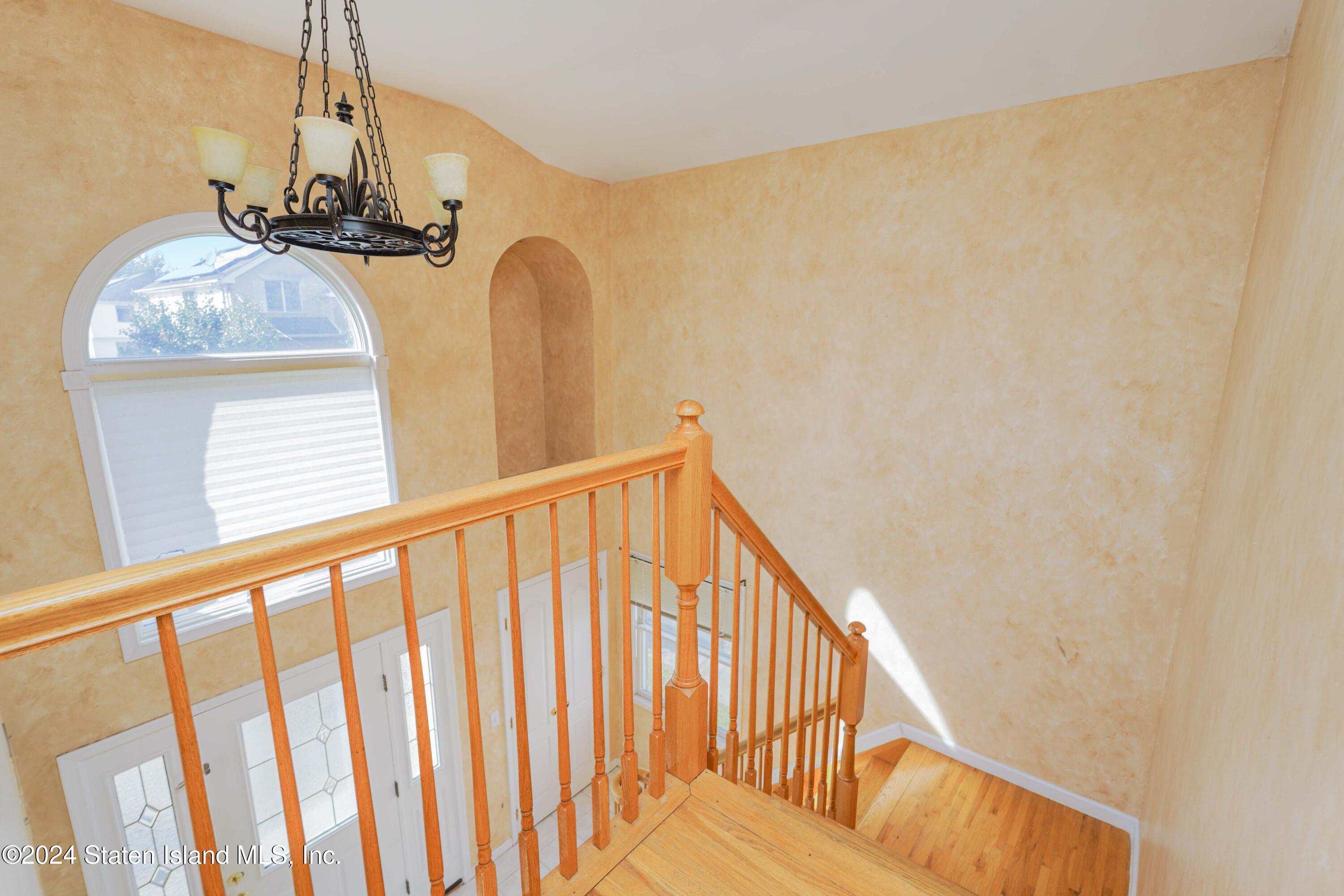 19 Rigimar Court Staten Island, NY 10309 - Photo 17 of 21 Hallway