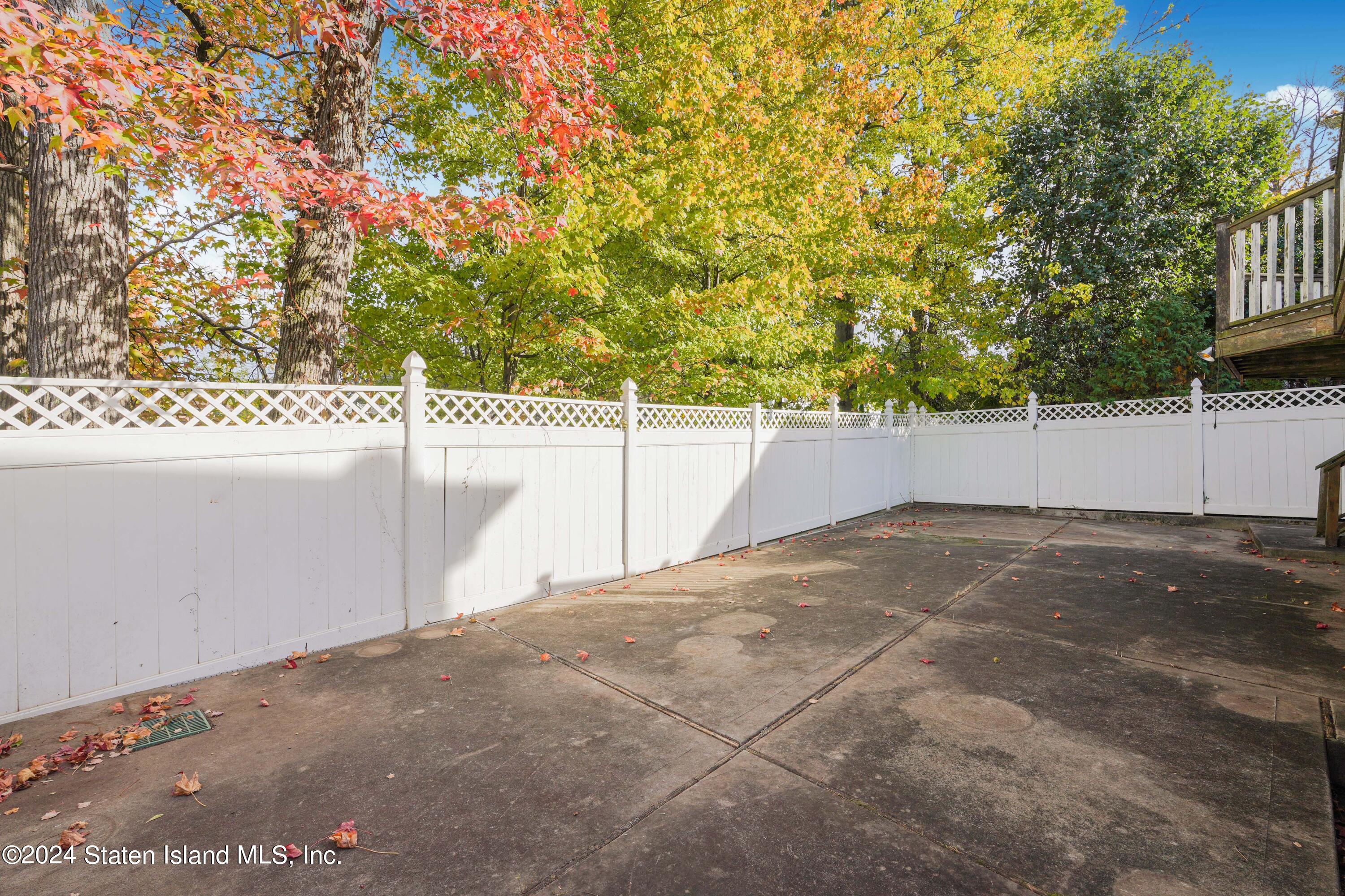 19 Rigimar Court Staten Island, NY 10309 - Photo 20 of 21 rear yard
