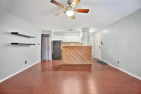 $900 | 2314 Bamboo Drive, Unit I304, Arlington, TX 76006