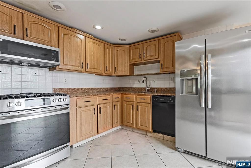 17 Albanese Road Haledon, NJ 07508 - Photo 8 of 28