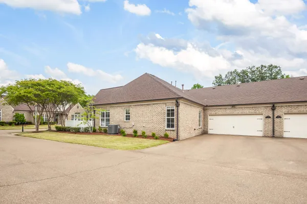 $415,000 | 1369 Calumet Farms Drive, Unit 22, Collierville, TN 38017