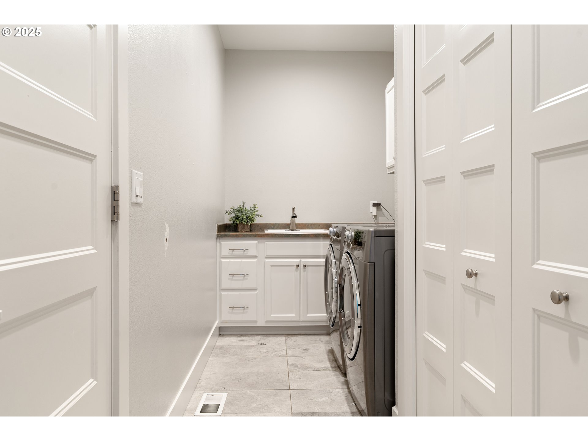 1314 Northwest Abernethy Road Portland, OR 97229 - Photo 23 of 46 Gallery Image 23