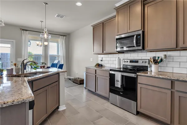 $326,900 | 1033 Ocean Breeze, Portland, TX 78374