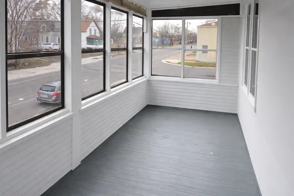 $1,300 | 283 Front Avenue, Unit UPPR, St. Paul, MN 55117