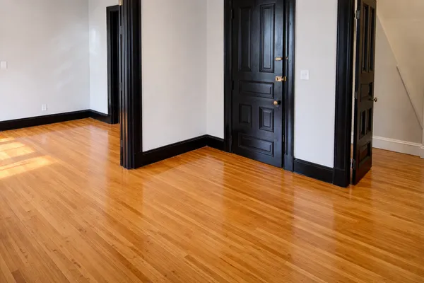 $1,300 | 283 Front Avenue, Unit UPPR, St. Paul, MN 55117
