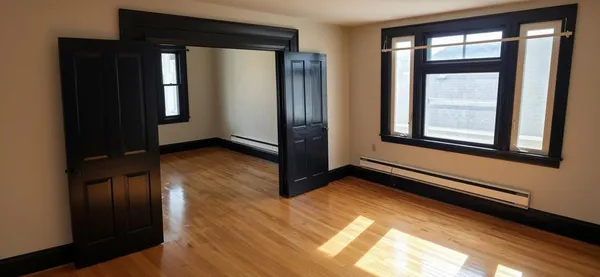 $1,300 | 283 Front Avenue, Unit UPPR, St. Paul, MN 55117