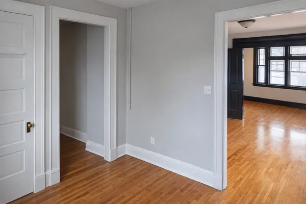$1,300 | 283 Front Avenue, Unit UPPR, St. Paul, MN 55117