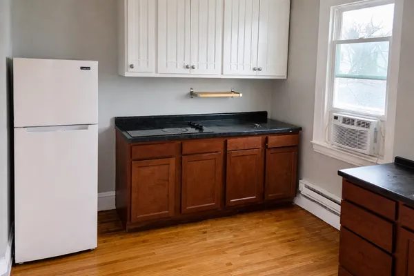 $1,300 | 283 Front Avenue, Unit UPPR, St. Paul, MN 55117