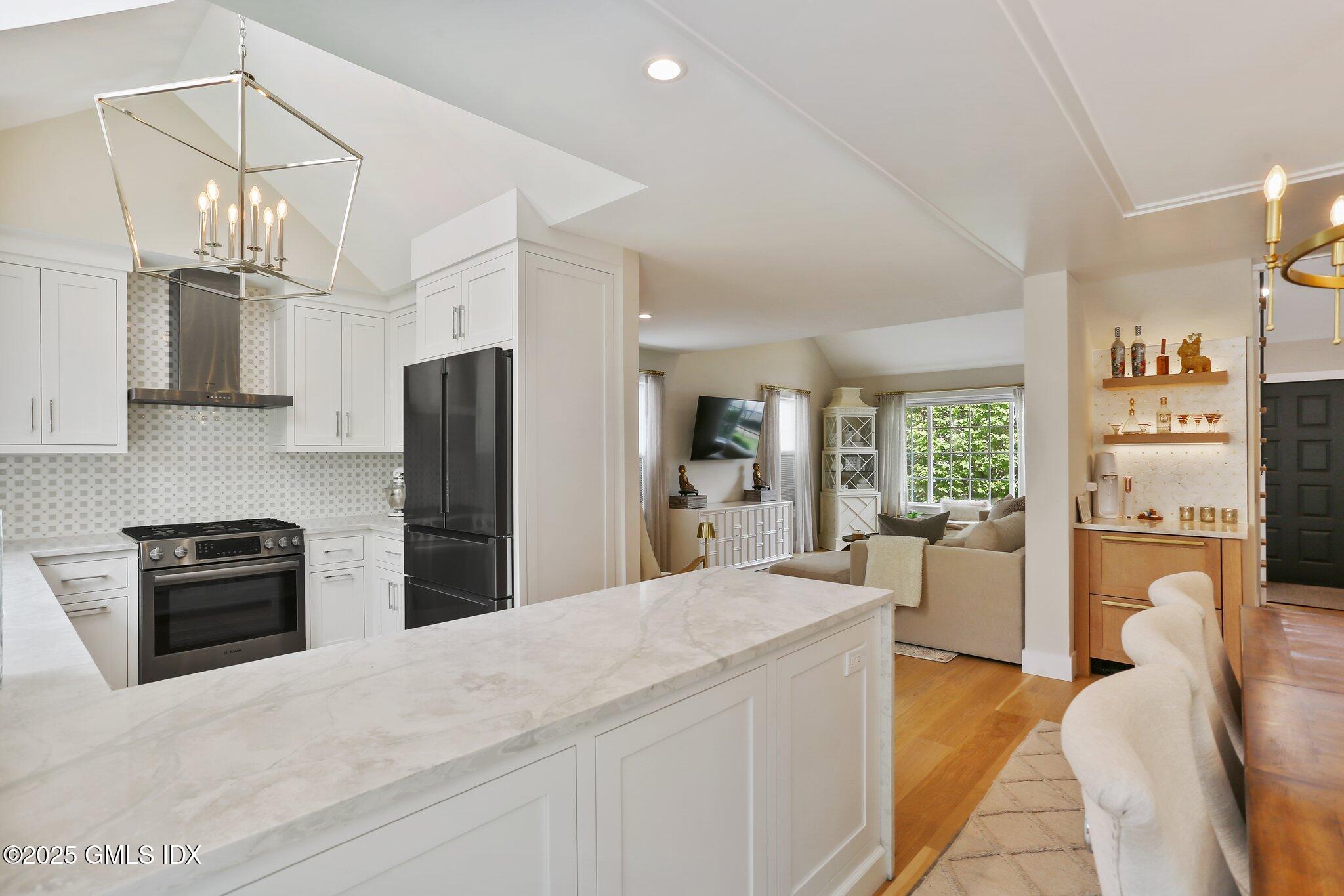 1 Shore Road, Unit 14 Stamford, CT 06902 - Photo 13 of 28 21-web-or-mls-1-shore-rd-unit-14