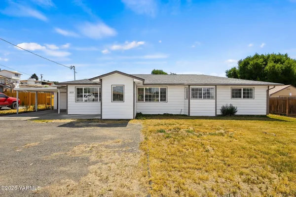 $375,000 | 809 South 72nd Avenue, Yakima, WA 98908