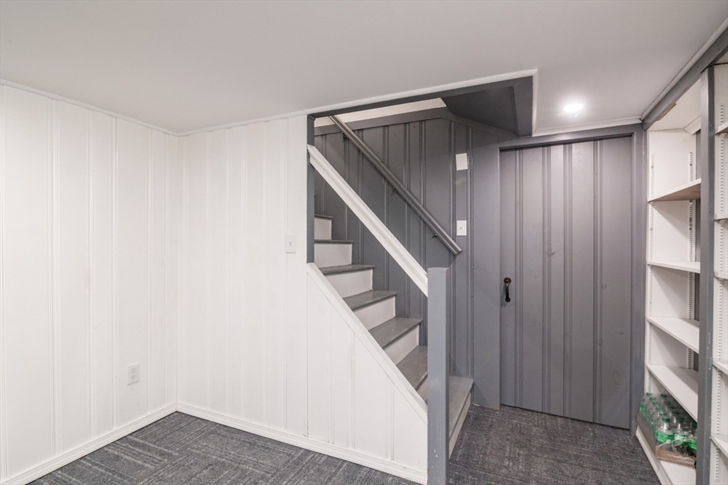 379 Roosevelt Avenue Springfield, MA 01118 - Photo 29 of 32