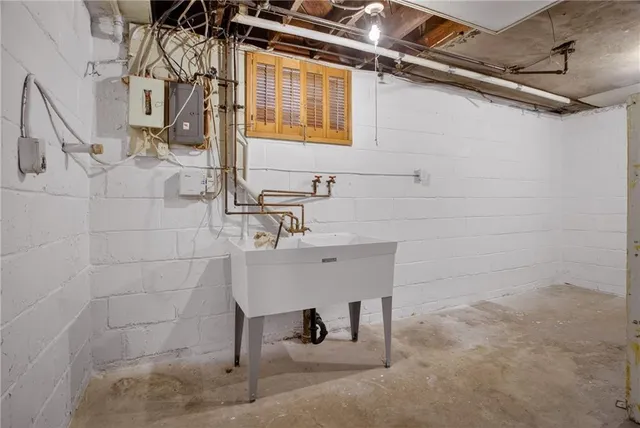 $199,899 | 822 Harden Drive, Pittsburgh, PA 15229