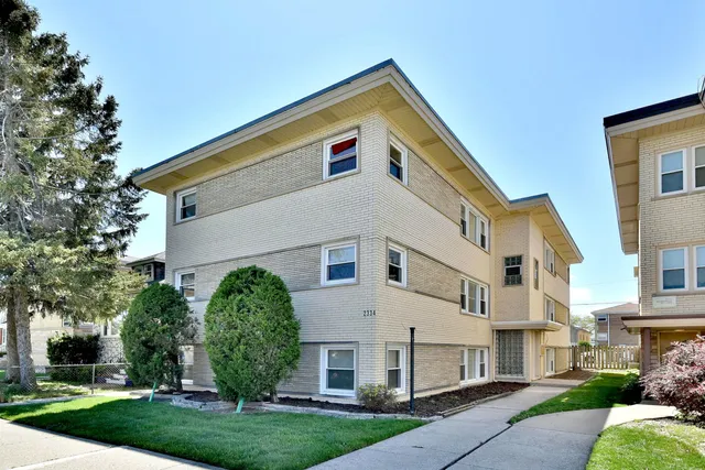 $1,550 | 2334 North 72nd Court, Unit 2W, Elmwood Park, IL 60707