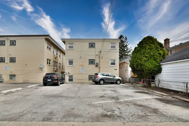 $1,550 | 2334 North 72nd Court, Unit 2W, Elmwood Park, IL 60707