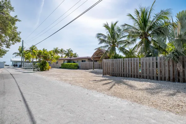 $2,999,999 | 900 101st Street, Marathon, FL 33050