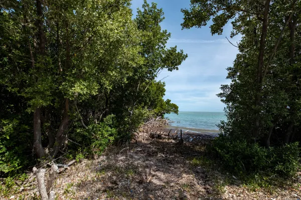 $2,999,999 | 900 101st Street, Marathon, FL 33050