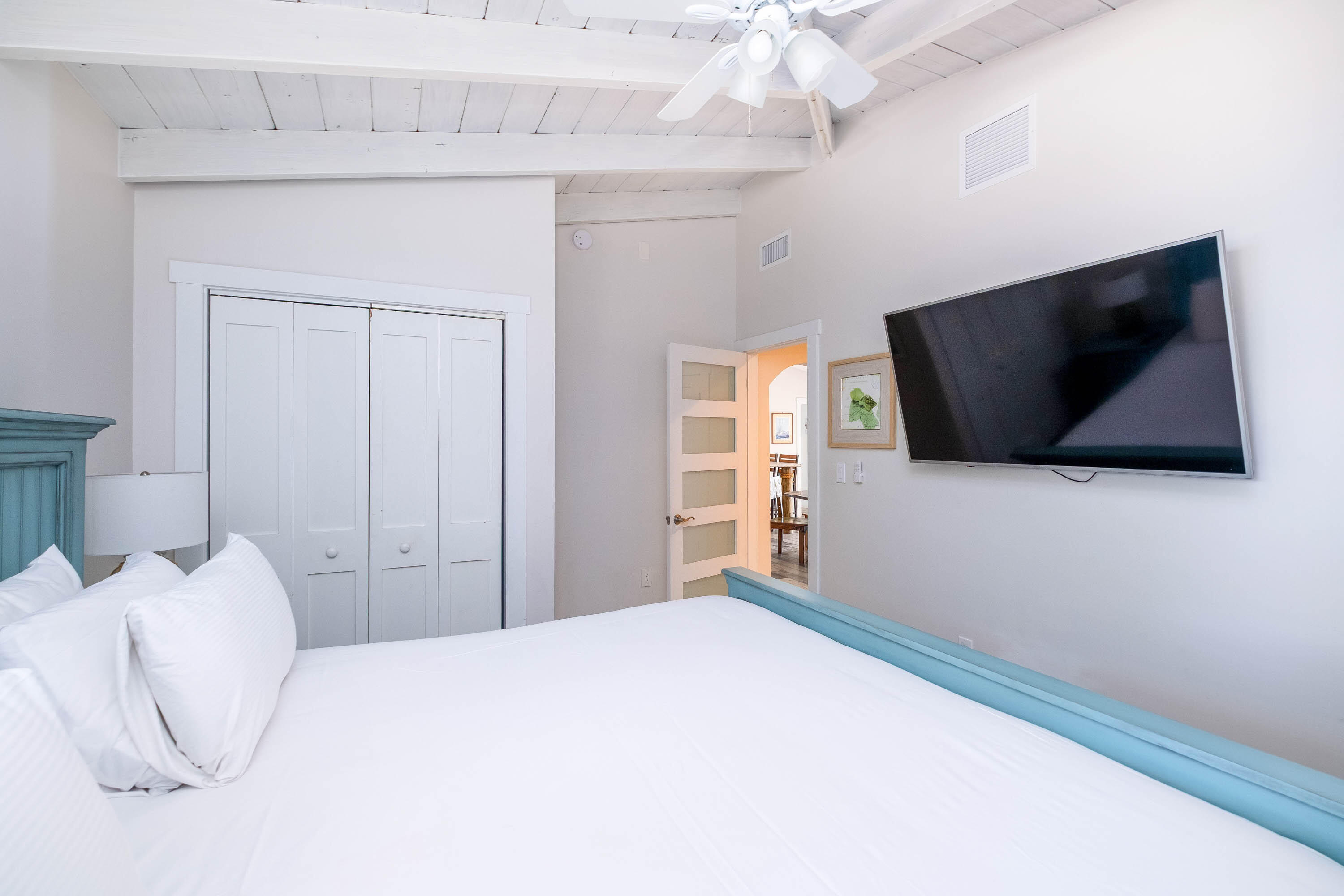 900 101st Street Marathon, FL 33050 - Photo 34 of 64 a bedroom with a bed and a flat screen tv