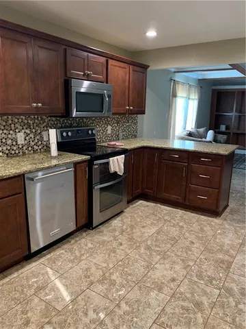 $2,500 | 2221 Deerlick Lane, Harvey, LA 70058