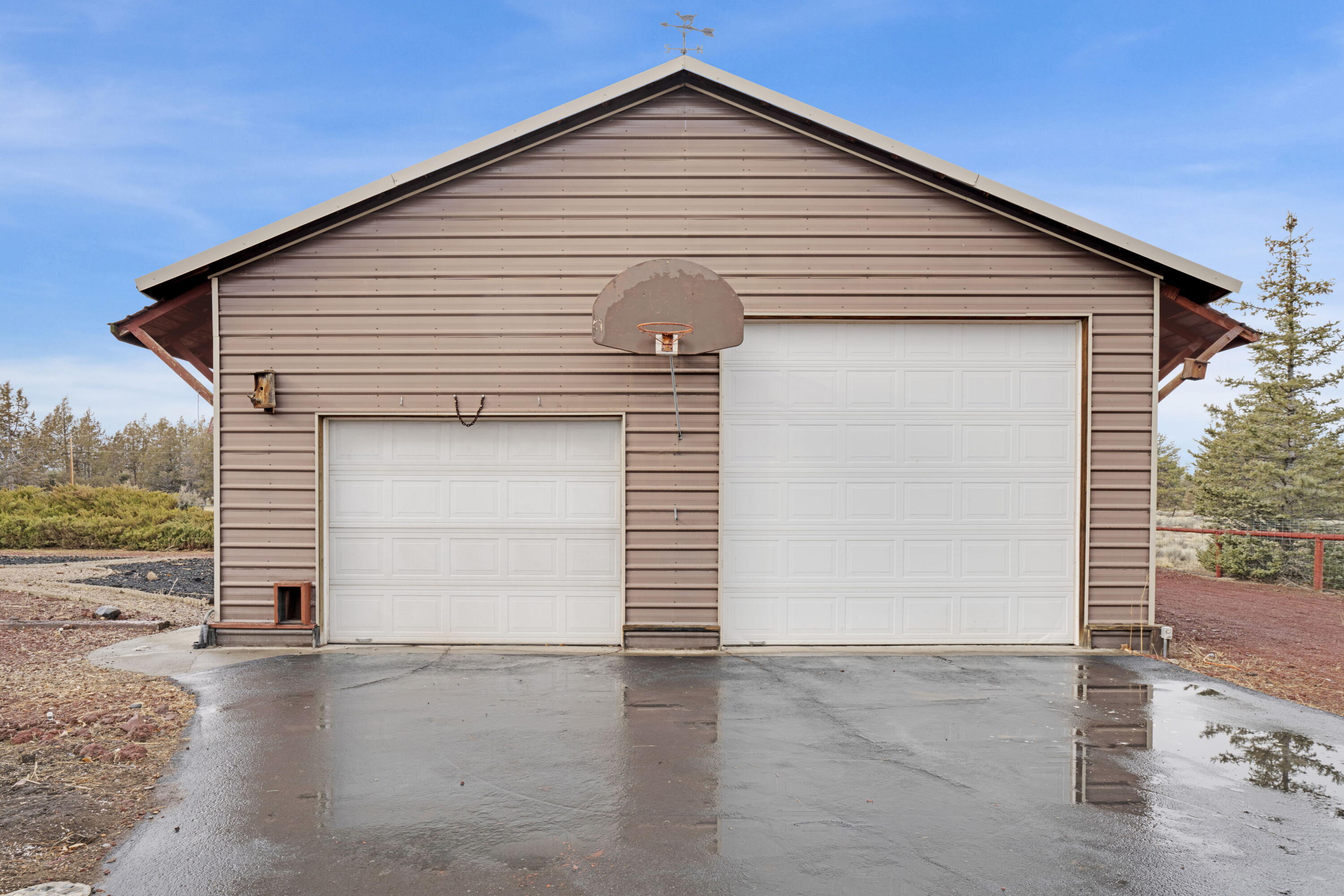 16946 Varco Road Bend, OR 97703 - Photo 35 of 36 2bay shop w/RV access